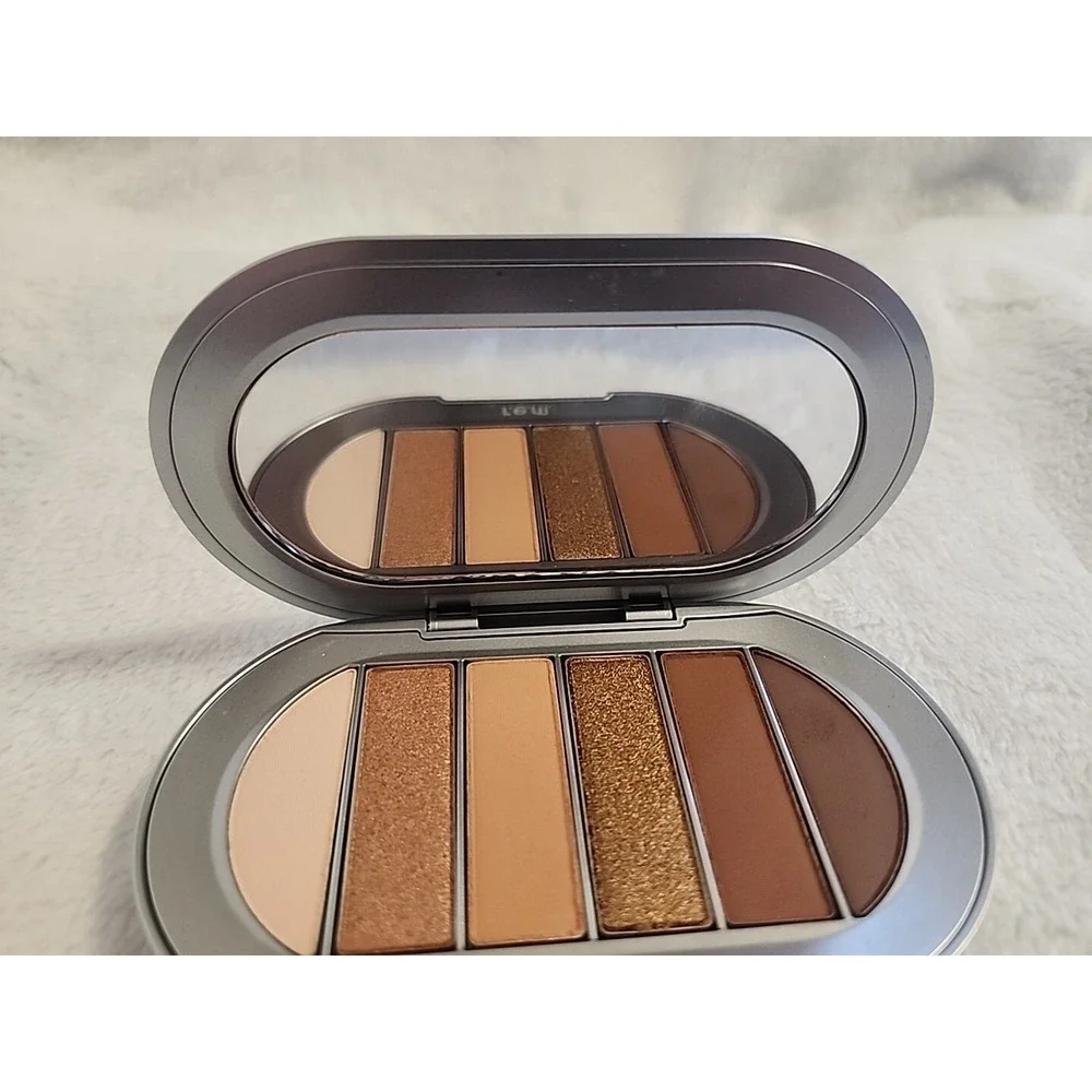 r.e.m. Beauty Midnight Shadows Babydoll Eyeshadow Palette‎